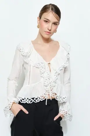 Blusa Con Encaje Manga Larga Blanca