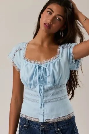 Blusa Con Encaje Azul Cielo
