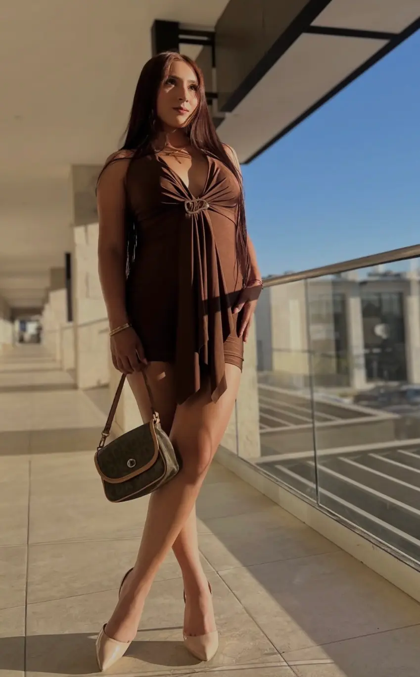 Vestido Halter Escotado Cafe Corto