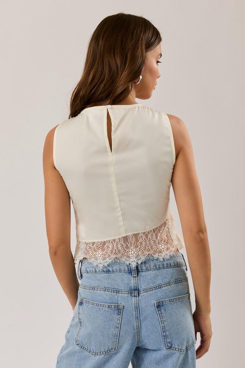 Blusa Satinada con Encaje Color Beige