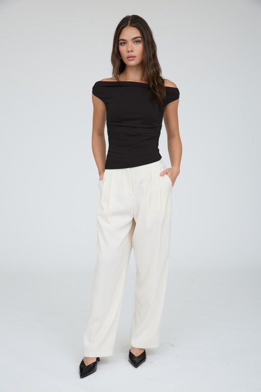 Blusa Basic Asimétrica Negra