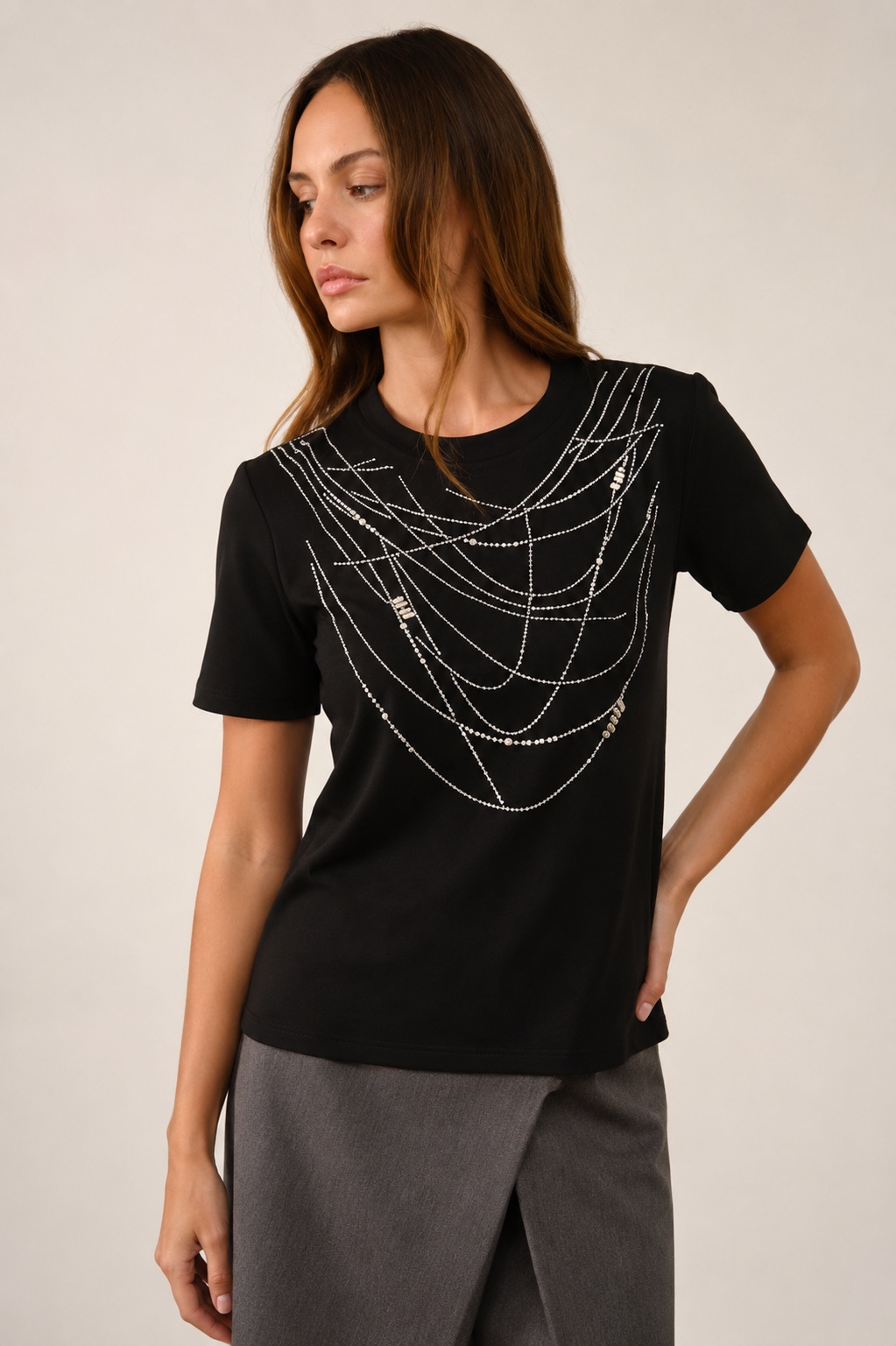 T Shirt Negra Con Detalles de Perlas