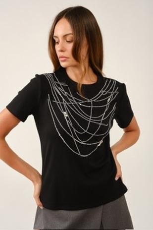 T Shirt Negra Con Detalles de Perlas