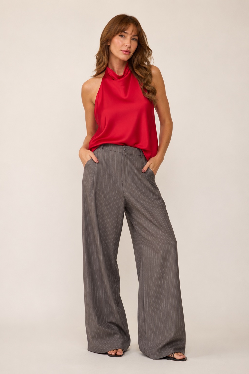 Pantalon de Pinzas y tiro alto Gris